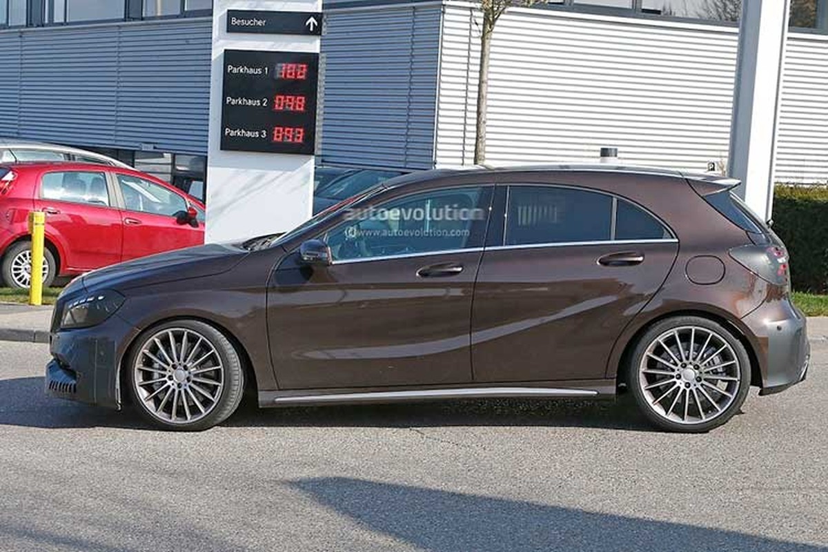 “Be hat tieu” Mercedes-Benz A45 AMG cho ngay lo dien-Hinh-3